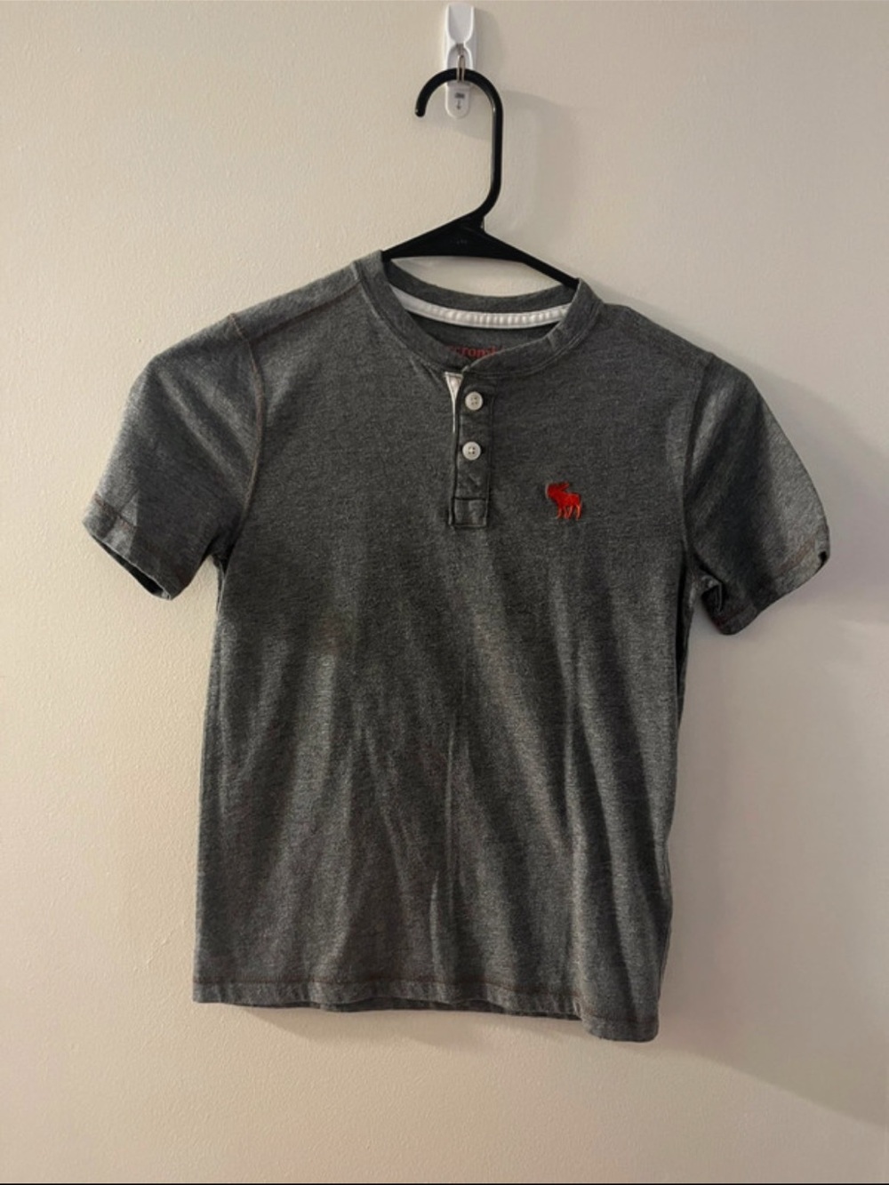 Abercrombie Kids Boys 7/8 Gray Henley Short Sleeve Shirt